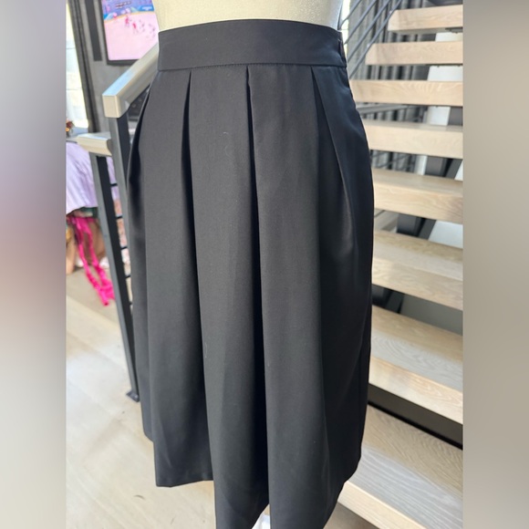 New Elegant Black Pleated Skirt size XS with pockets - Picture 10 of 16